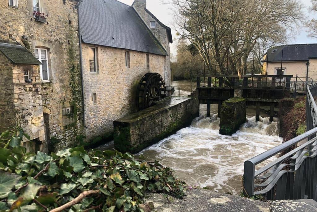 Studio Cocooning Au Pied De La Cathedrale Bayeux Eksteriør billede